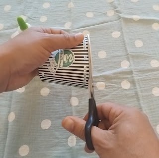 مراحل صناعة مزهرية صغيرة من كوب بلاستيك 2 مراحل صناعة مزهرية صغيرة من كوب بلاستيك 2