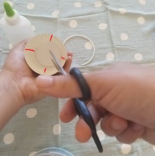 مراحل صناعة مزهرية صغيرة من كوب بلاستيك 3 مراحل صناعة مزهرية صغيرة من كوب بلاستيك 3