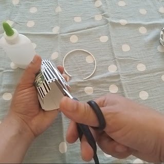 مراحل صناعة مزهرية صغيرة من كوب بلاستيك 4 مراحل صناعة مزهرية صغيرة من كوب بلاستيك 4