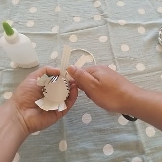 مراحل صناعة مزهرية صغيرة من كوب بلاستيك 5 مراحل صناعة مزهرية صغيرة من كوب بلاستيك 5